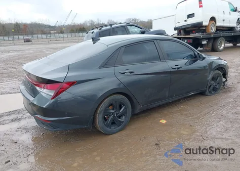 2022 Hyundai Elantra Sel z USA, uszkodzony, nr VIN 5NPLM4AG1NH060030